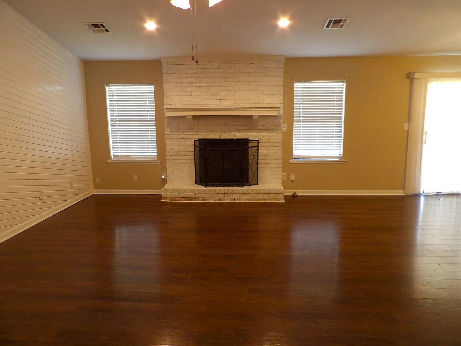 3 bed, 1600 sqft, $1,795 — Photo 2