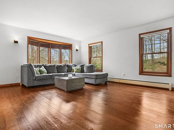 5th image of 85 Buckingham Road