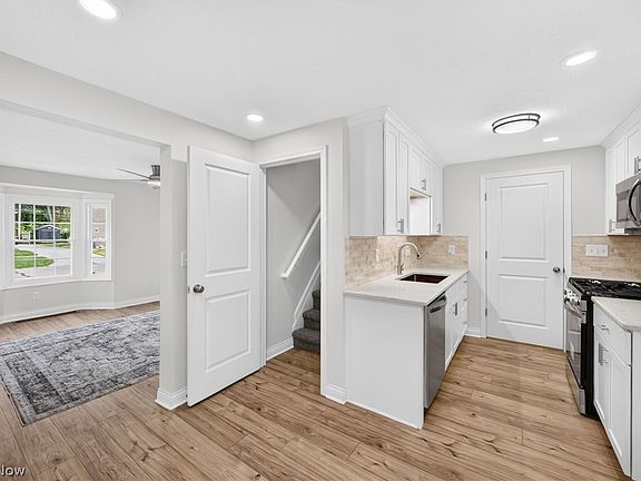 5th image of 208 Sunset Rd