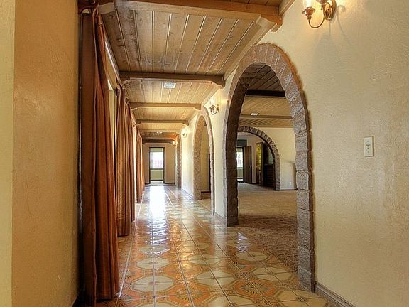 2nd image of 1920 Country Club Dr