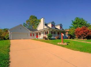 24 Islander Dr, Brighton, IL 62012