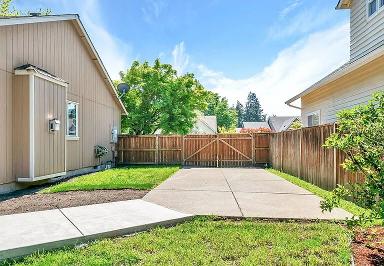 585 Dublin Ave — Photo 4