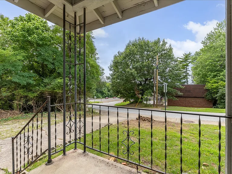 522 S Duncan Ave — Photo 5