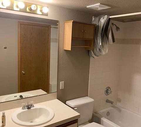 Master / downstairs bath