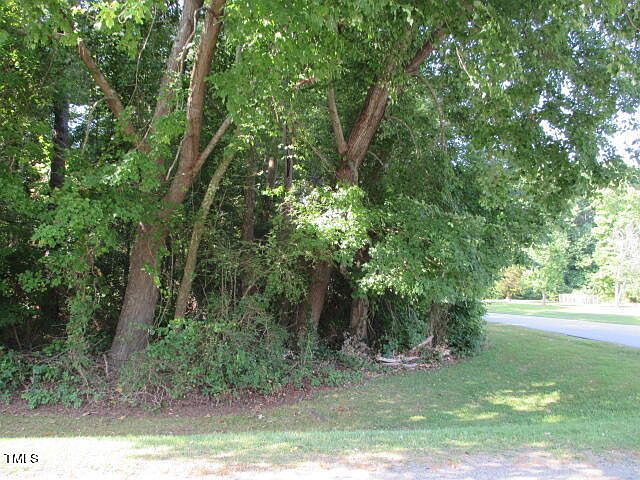 2nd image of 200 Meadow Dr #200