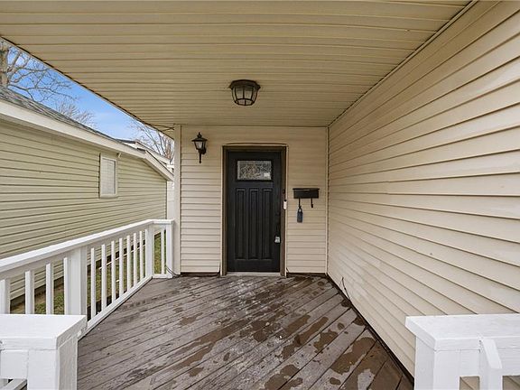 2nd image of 733 Spruce St