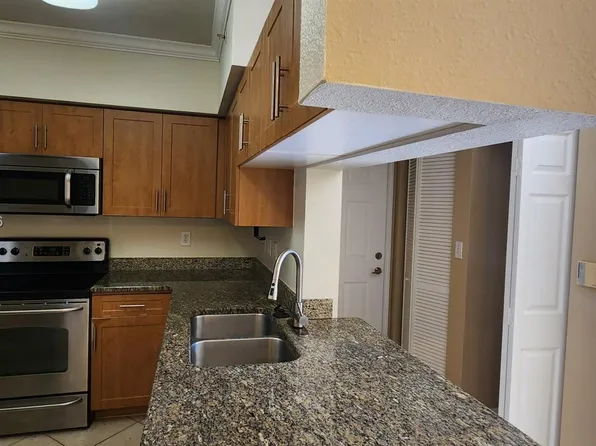 6482 Emerald Dunes Dr APT 201, West Palm Beach, FL 33411