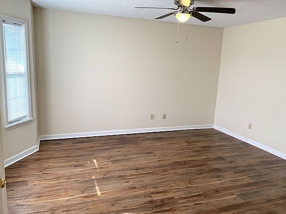 2nd image of 953 Van Buren Ave