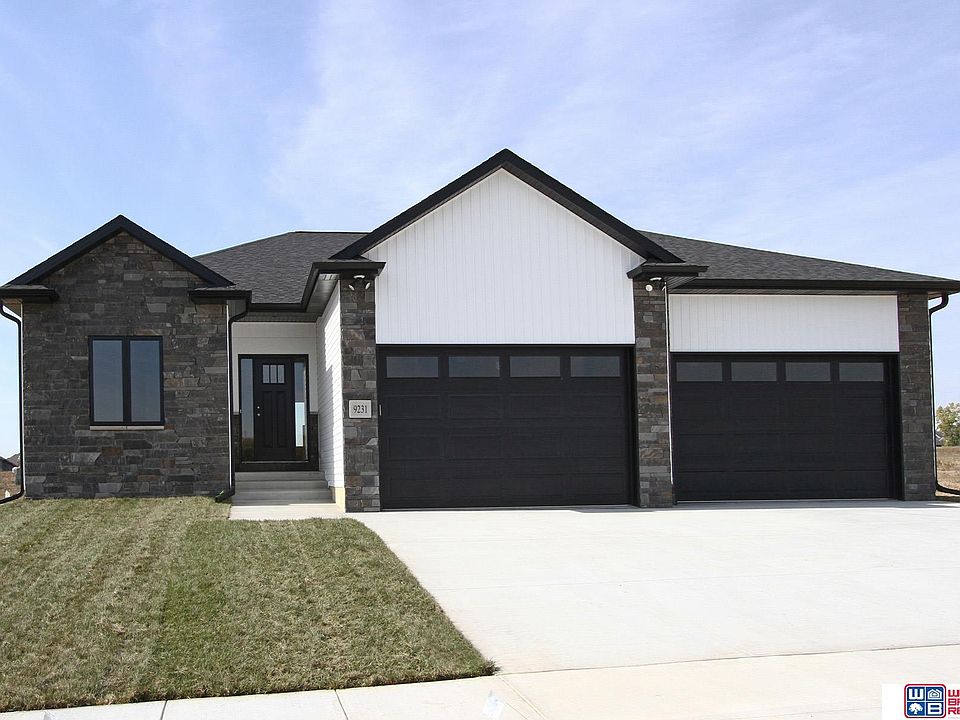 1st image of 9231 Castle Pine Dr