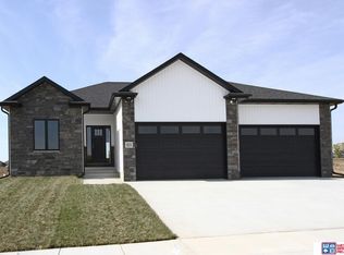 9231 Castle Pine Dr, Lincoln, NE 68516