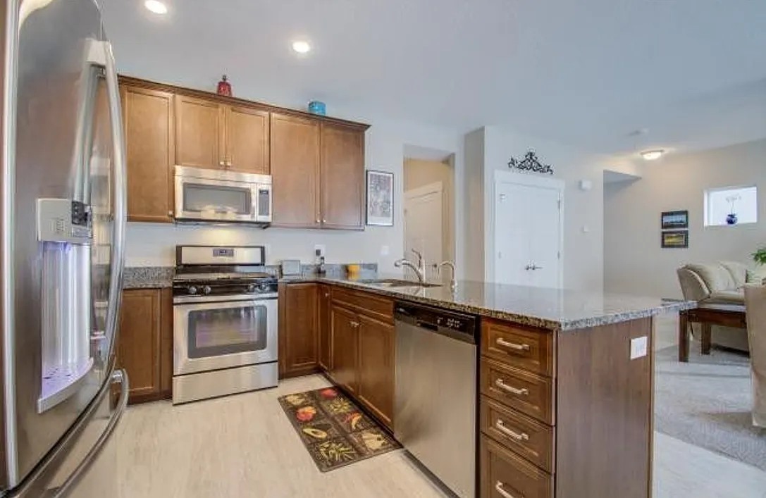 5 bed, 3.5 bath, 2929 sqft, $3,200 — Photo 4