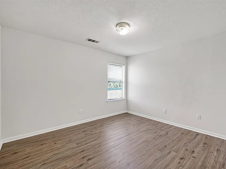 14603 Bladenboro Dr — Photo 32