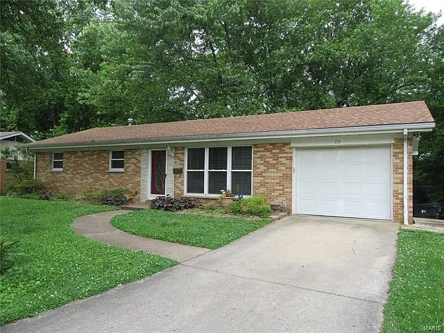 233 Ladue Rd photo 1
