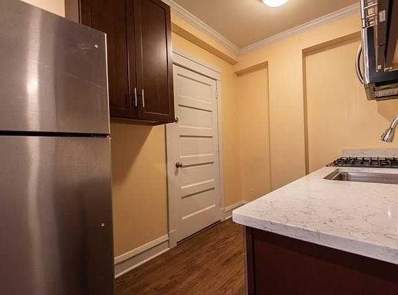 3rd image of 2322 N Lincoln Park W APT 1C