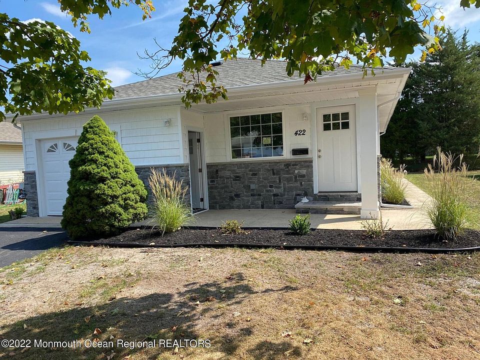 1st image of 422 Saint Thomas Dr