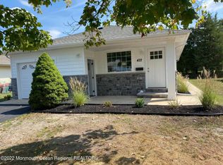422 Saint Thomas Dr, Toms River, NJ 08757