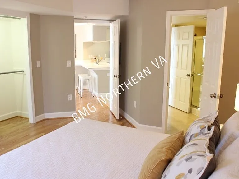 1276 N Wayne St #909 — Photo 17