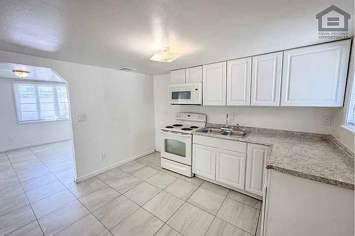 308 E Vogel Ave #3 — Photo 1