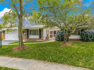 6900 Young Ct, Woodridge, IL 60517