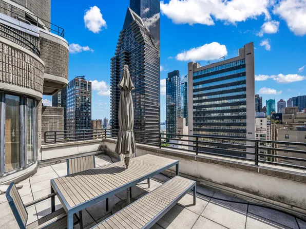 309 East 49th Street image 15 of 17