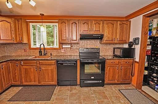 3rd image of 9 Red Coat Ln