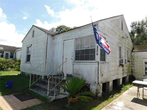 5th image of 526 Domaris Ave