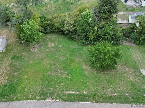 500 E Hill St, Perry, MO 63462