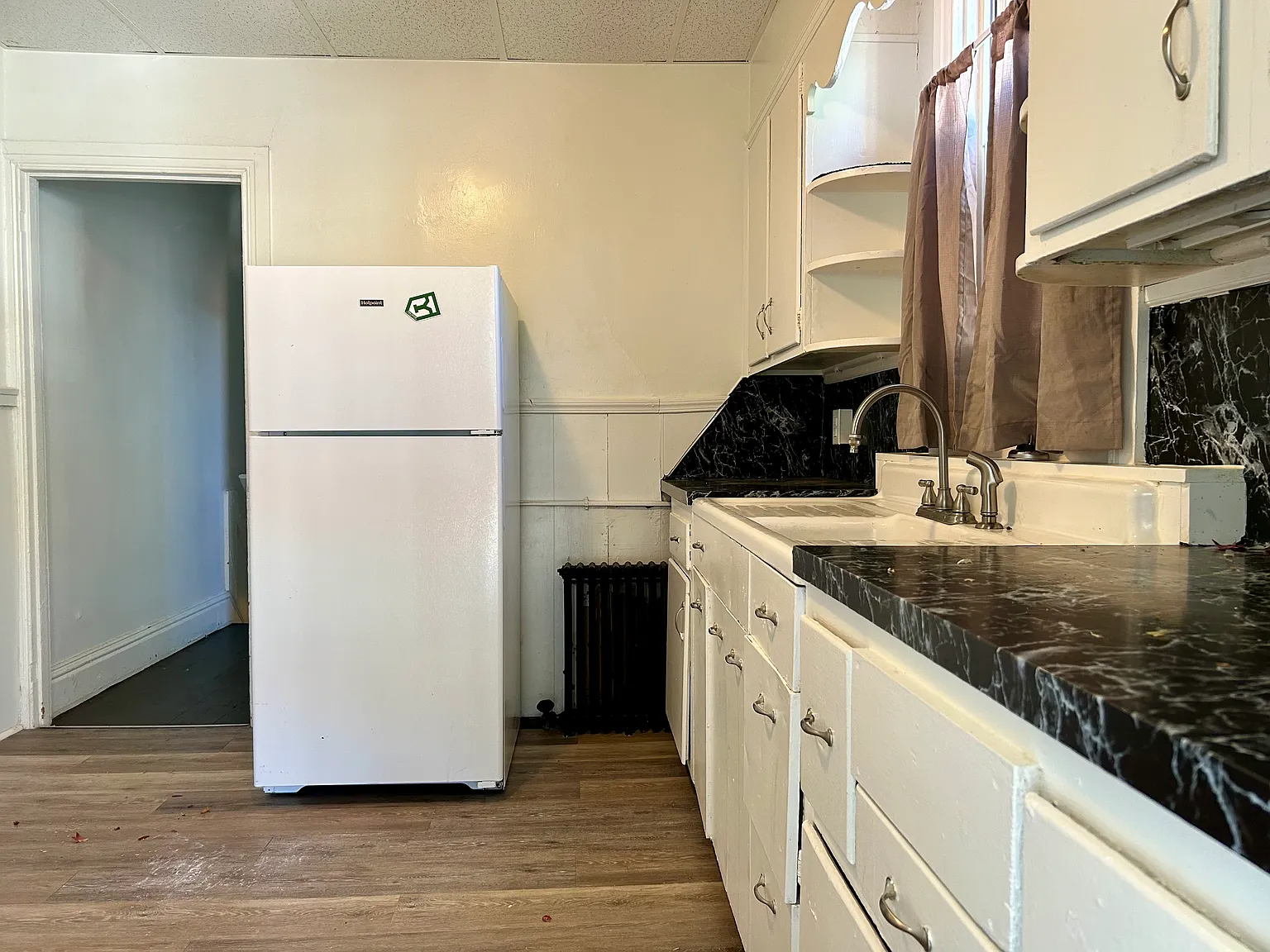 3 bed, $995 — Photo 4
