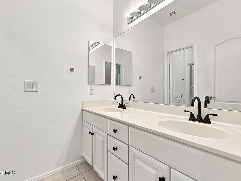1402 E Shannon St — Photo 29