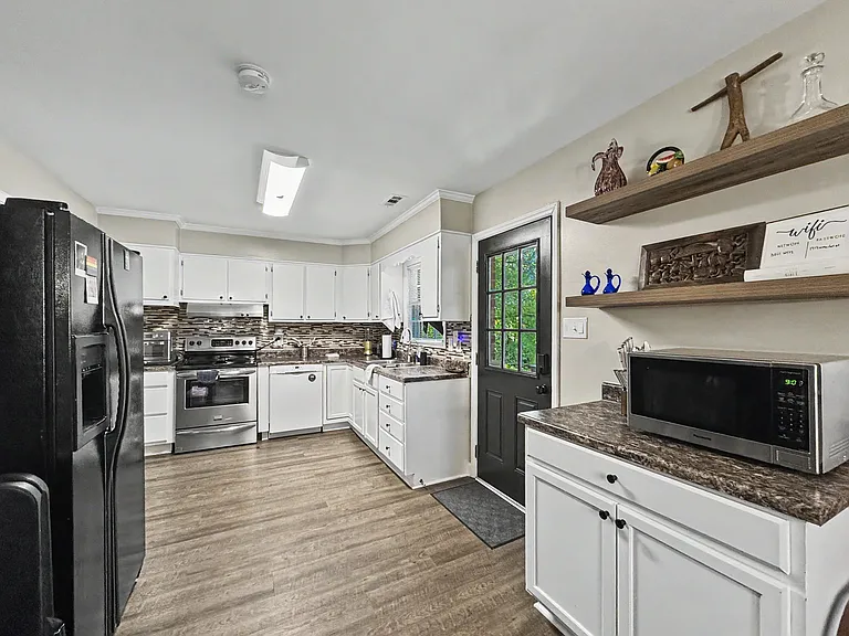 1715 W Market St — Photo 8