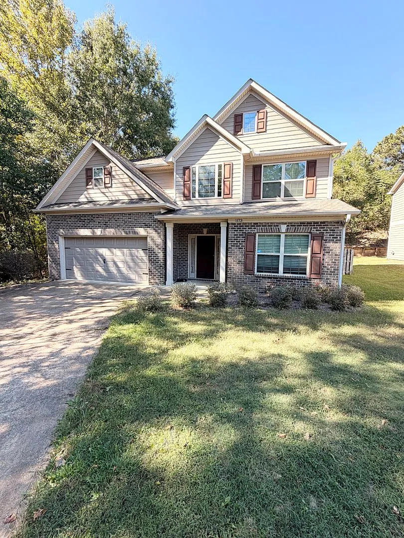 Beautiful 4-Bedroom Home in Desirable Grove Hill! — Photo 1