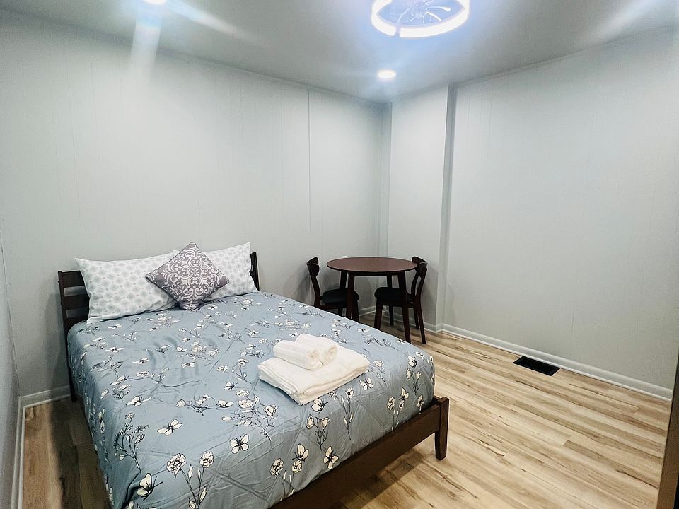 1st image of 101 E Main St #6