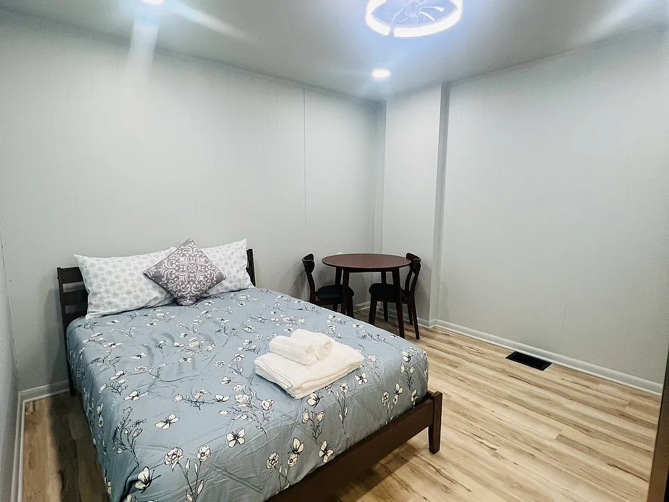 101 E Main St #6