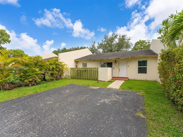 11506 SW 124th Pl — Photo 1