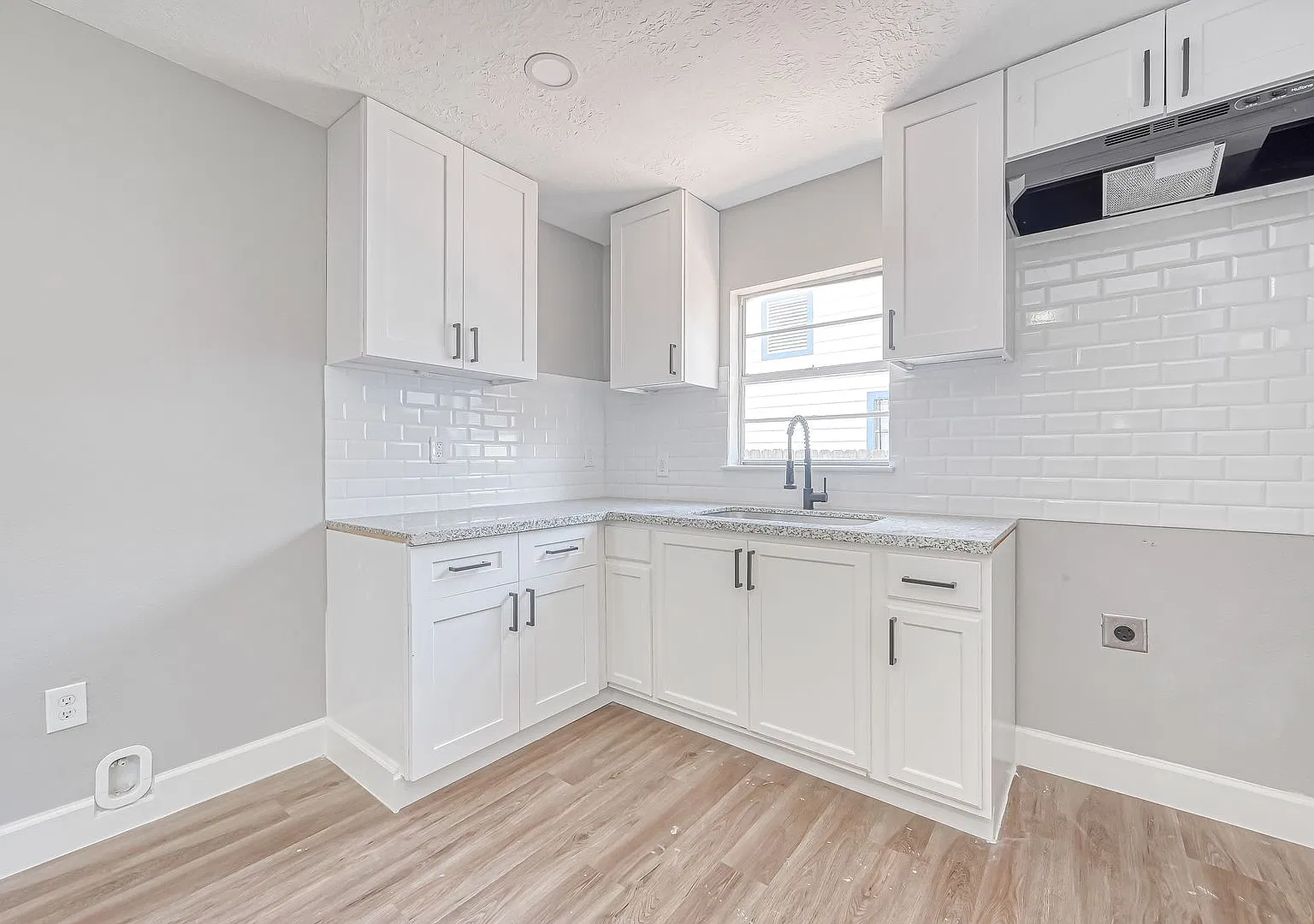 6715 Victoria St. — Photo 4