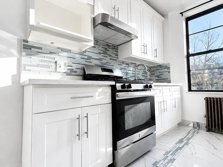 149 Leonard St #6 — Photo 2