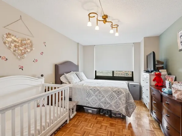 200 Rector Place 30C image 2 of 4