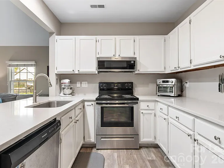 3700 Selwyn Farms Ln #4 — Photo 13