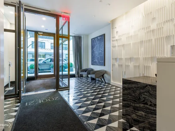 200 East 21st Street image 34 of 48