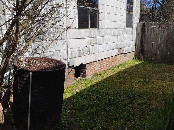 4th image of 809 Church Ave