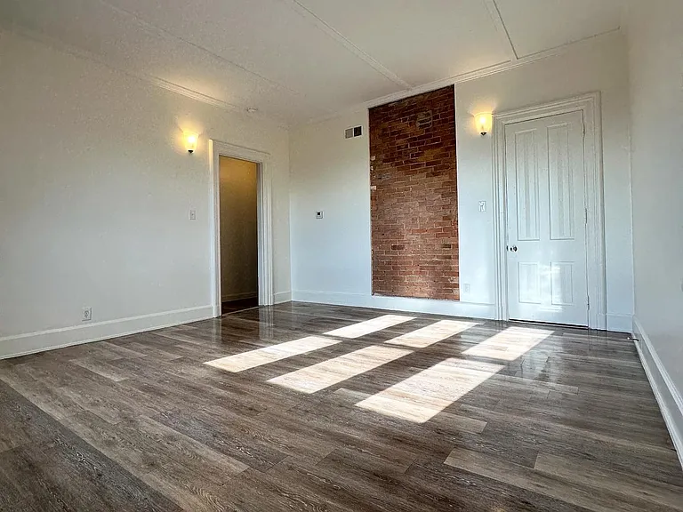 932 Summit Ave #7 — Photo 7