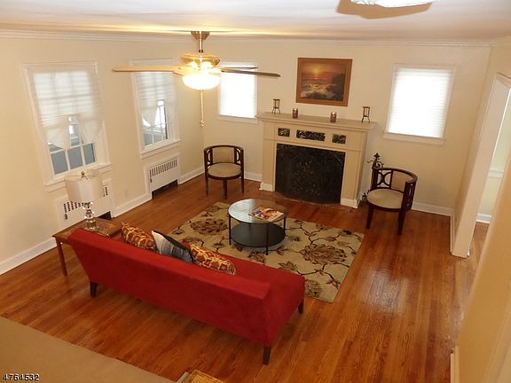 4th image of 626 Irvington Ave