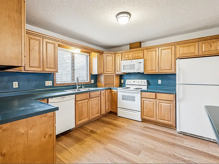 220 B St — Photo 16