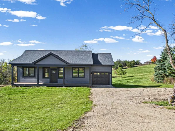3 Harvest Ln, Galena, IL 61036