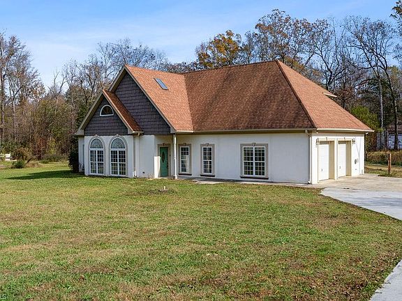 3rd image of 5201 Forest Oaks Dr