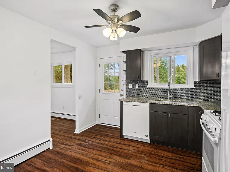 190 Maple Ave — Photo 10