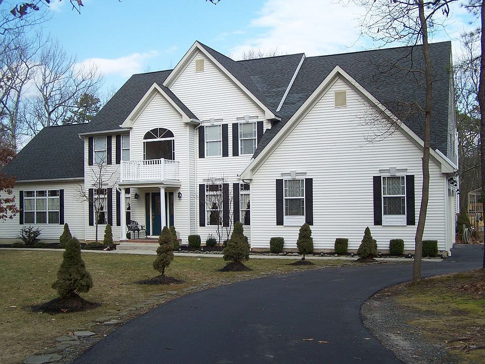 1st image of 10 Oak Leaf Dr