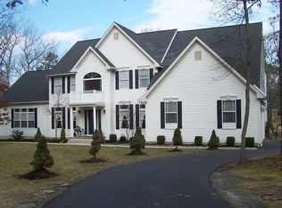 10 Oak Leaf Dr, New Egypt, NJ 08533