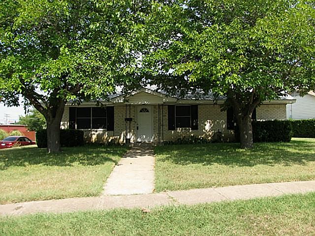 1st image of 2501 Crestbrook Ln