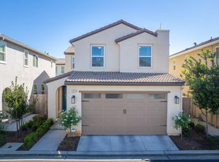 1916 Chennault Ln, Clovis, CA